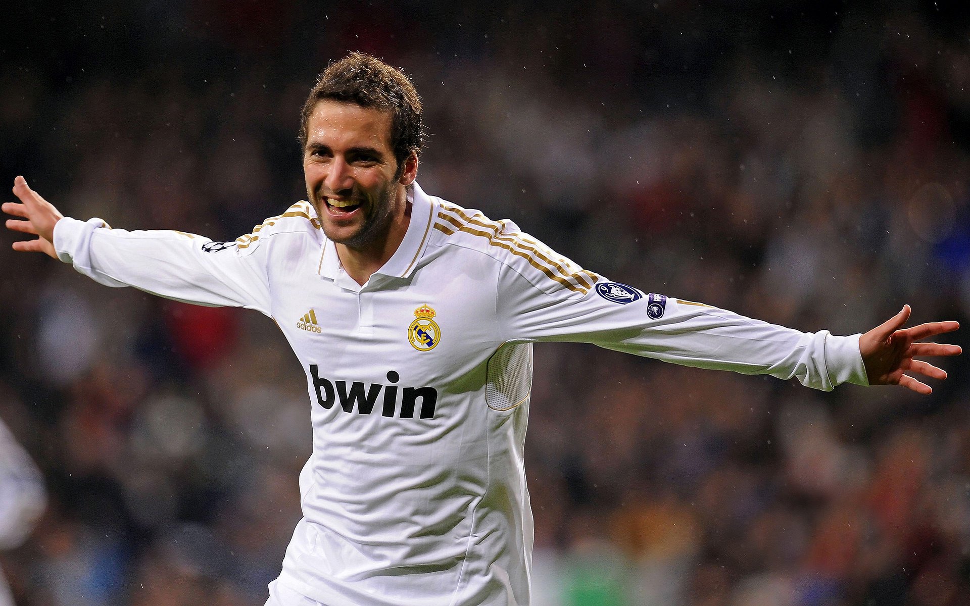 国际赛事的媒体传播策略在社媒时代得到创新，大型赛事媒体工作的三大区域